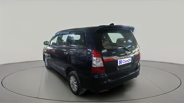 2013 Toyota Innova 2.5 VX 8 STR, Diesel, Manual, 2,15,541 km, exterior