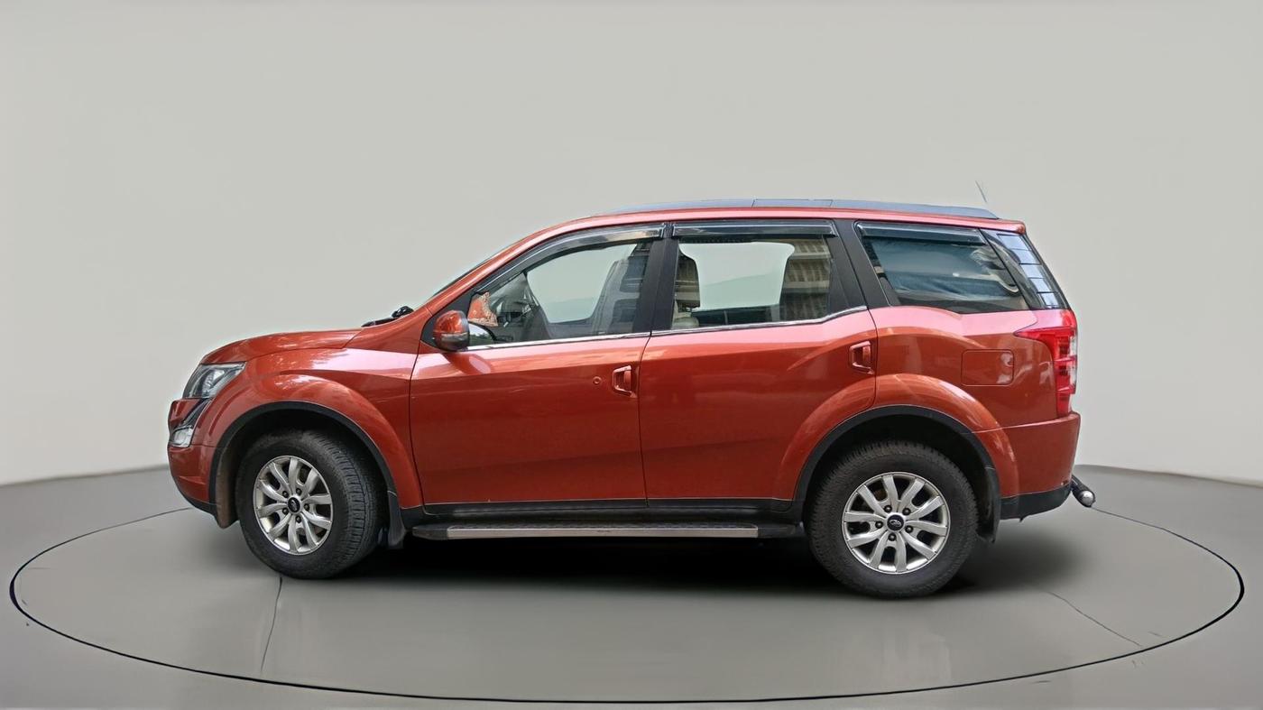 2017 Mahindra XUV500 W10 AT, Diesel, Automatic, 1,11,050 km, exterior