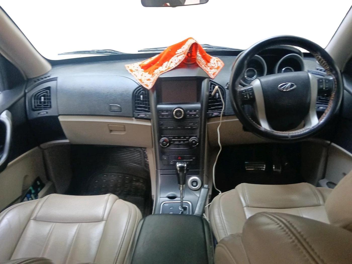 2017 Mahindra XUV500 W10 AT, Diesel, Automatic, 1,11,050 km, interior