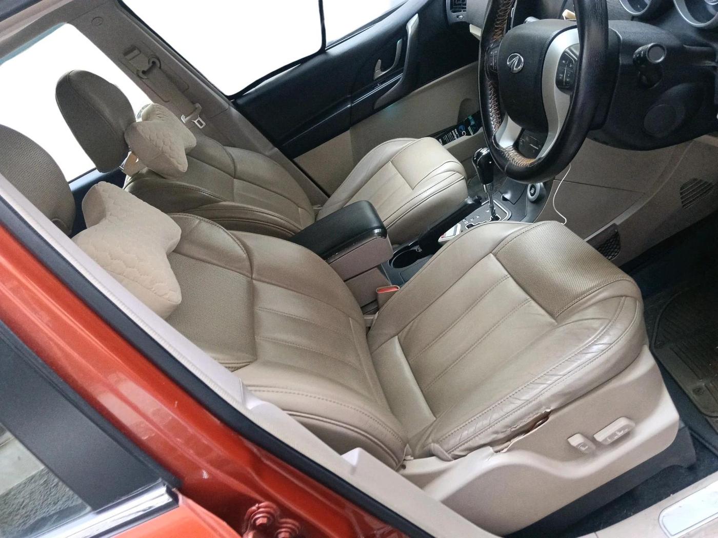 2017 Mahindra XUV500 W10 AT, Diesel, Automatic, 1,11,050 km, interior
