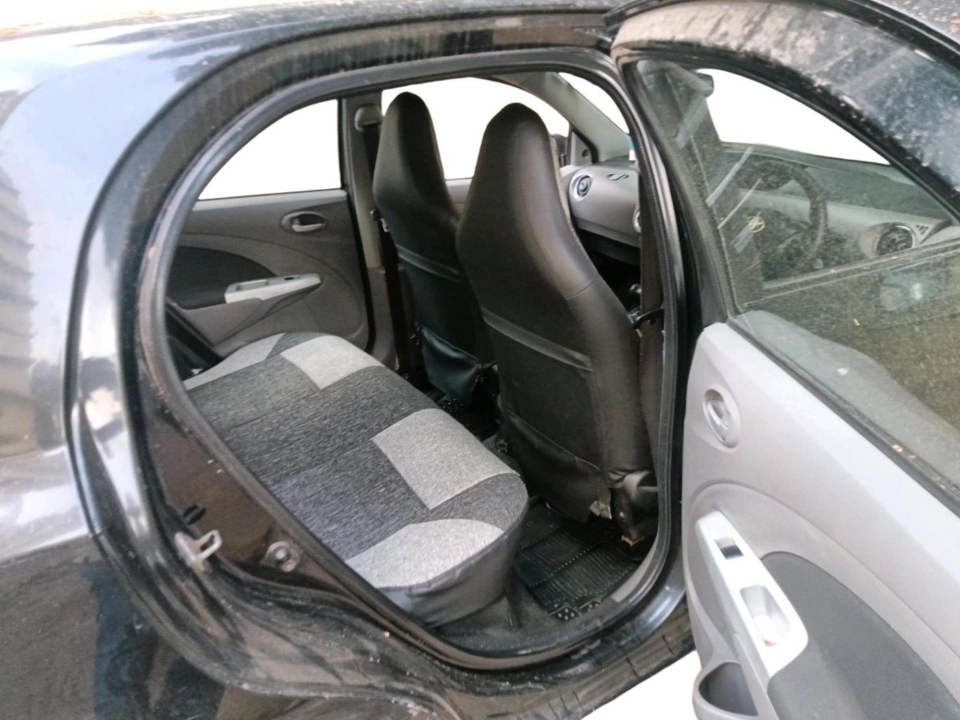 2011 Toyota Etios Liva V, Petrol, Manual, 82,396 km, interior