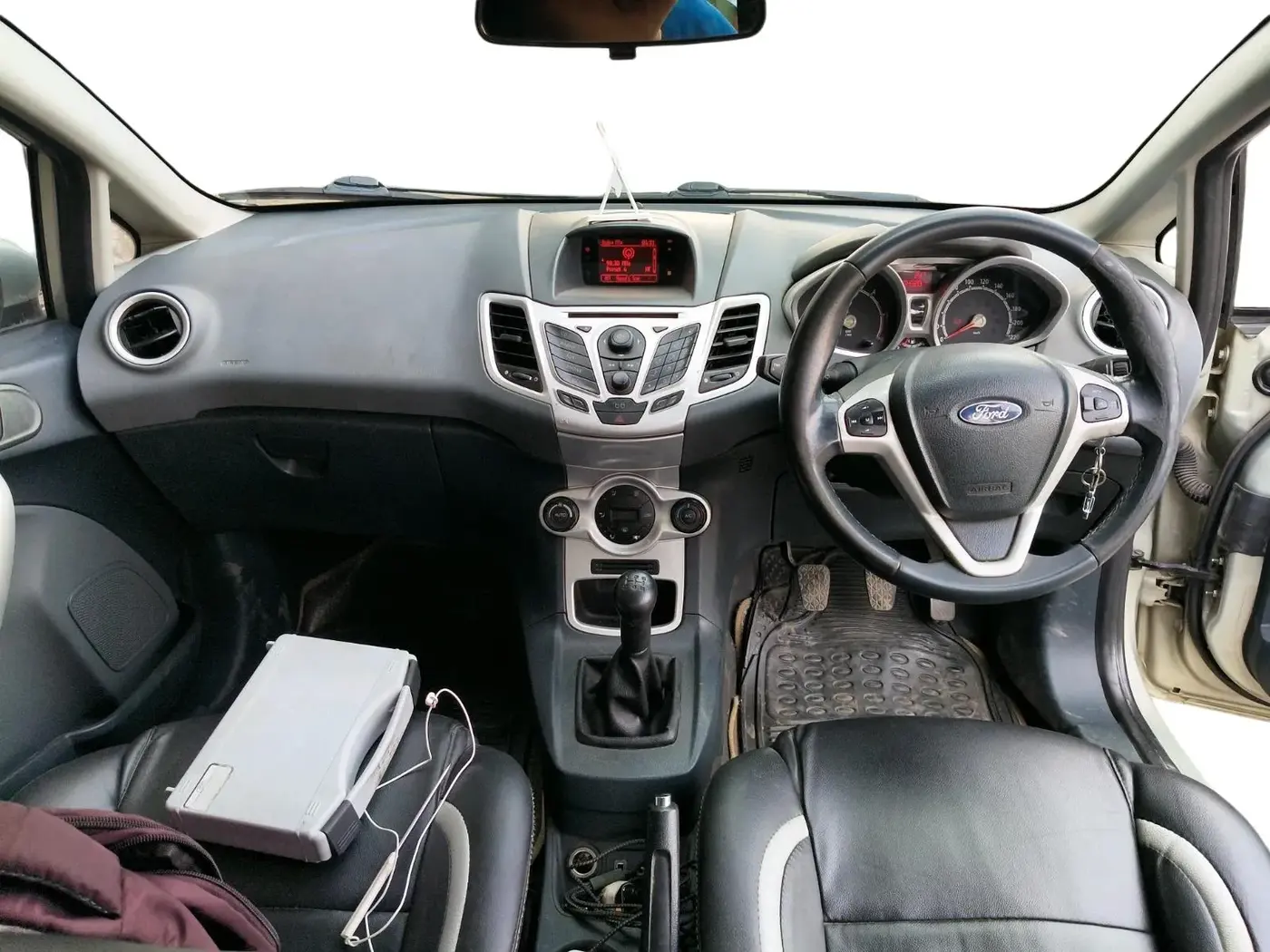 2012 Ford Fiesta TITANIUM DIESEL, Diesel, Manual, 1,04,320 km, interior