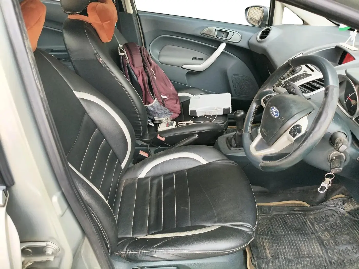 2012 Ford Fiesta TITANIUM DIESEL, Diesel, Manual, 1,04,320 km, interior