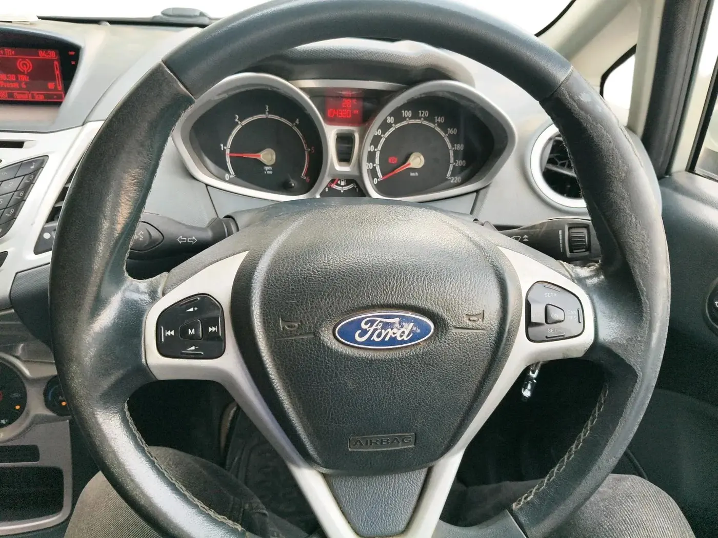 2012 Ford Fiesta TITANIUM DIESEL, Diesel, Manual, 1,04,320 km, interior