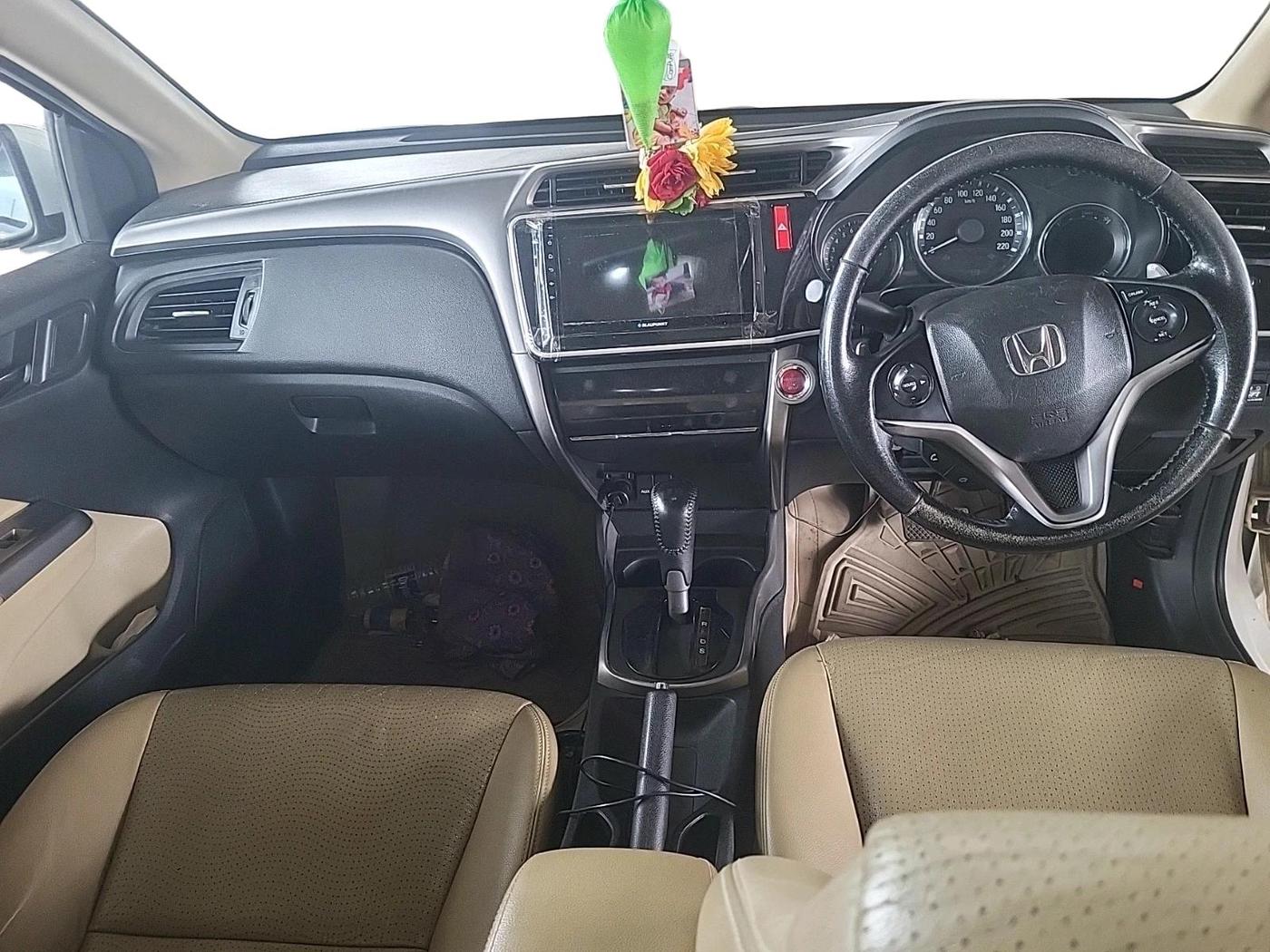 2015 Honda City 1.5L I-VTEC VX CVT, CNG, Automatic, 1,23,419 km, interior