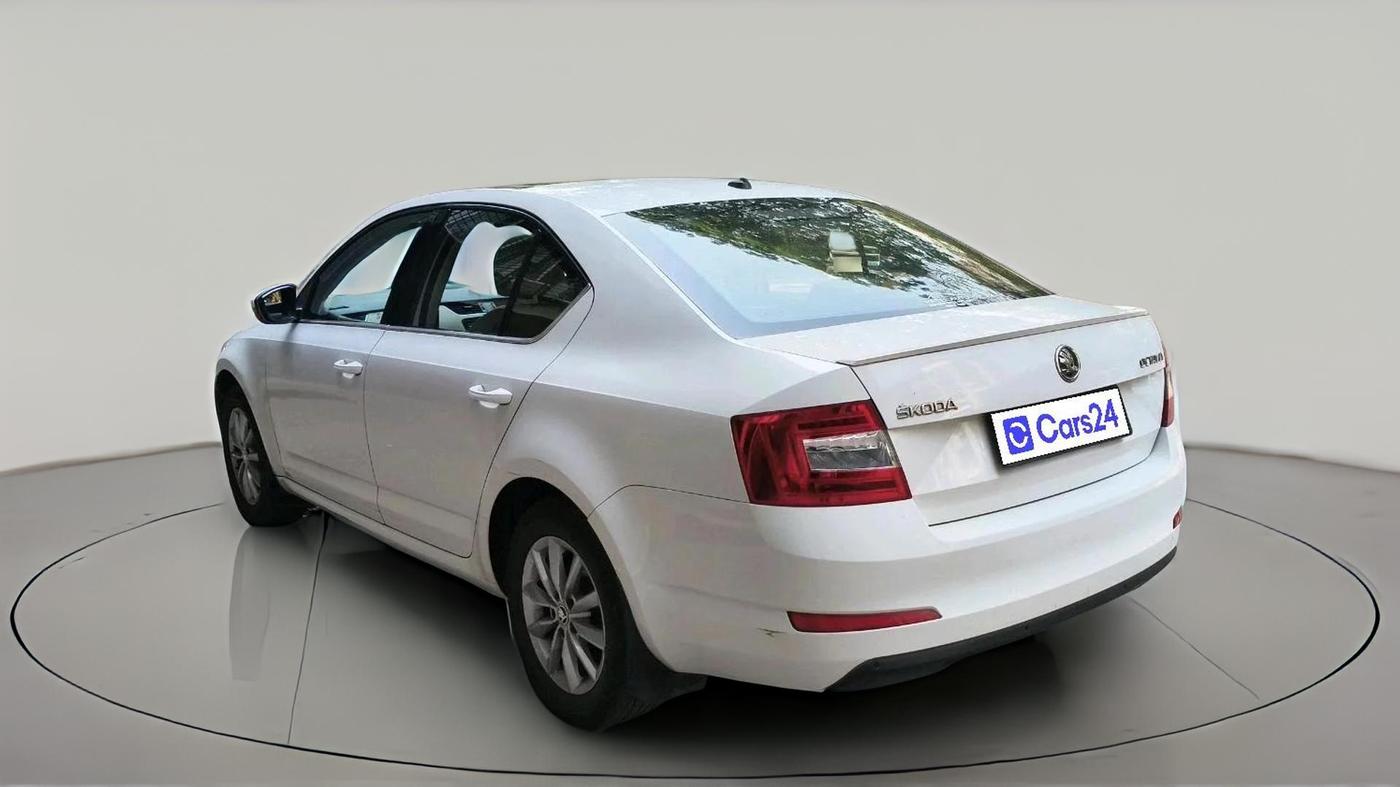 2016 Skoda Octavia STYLE PLUS AT 1.8 TSI, Petrol, Automatic, 1,02,117 km, exterior