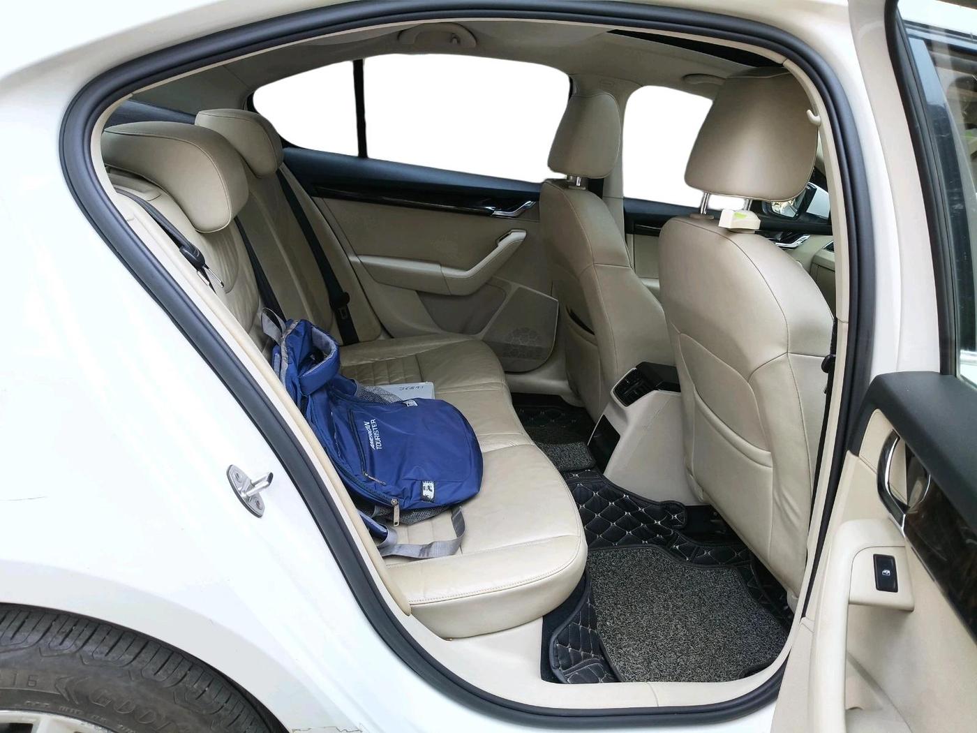 2016 Skoda Octavia STYLE PLUS AT 1.8 TSI, Petrol, Automatic, 1,02,117 km, interior