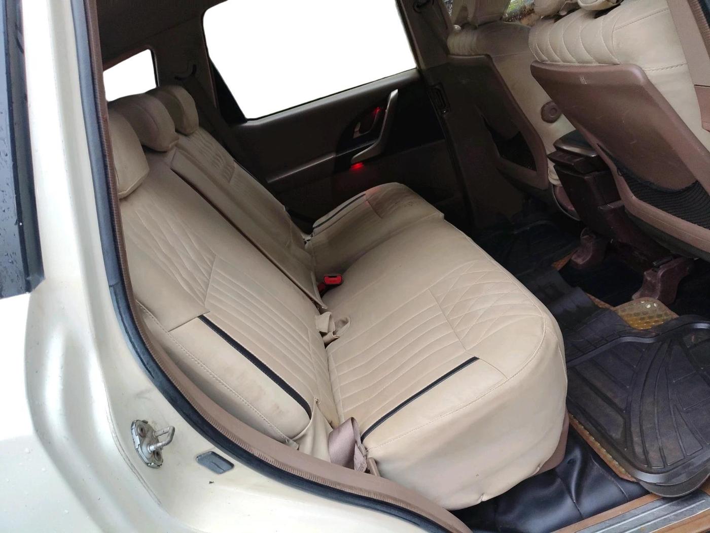 2012 Mahindra XUV500 W8, Diesel, Manual, 1,06,250 km, interior