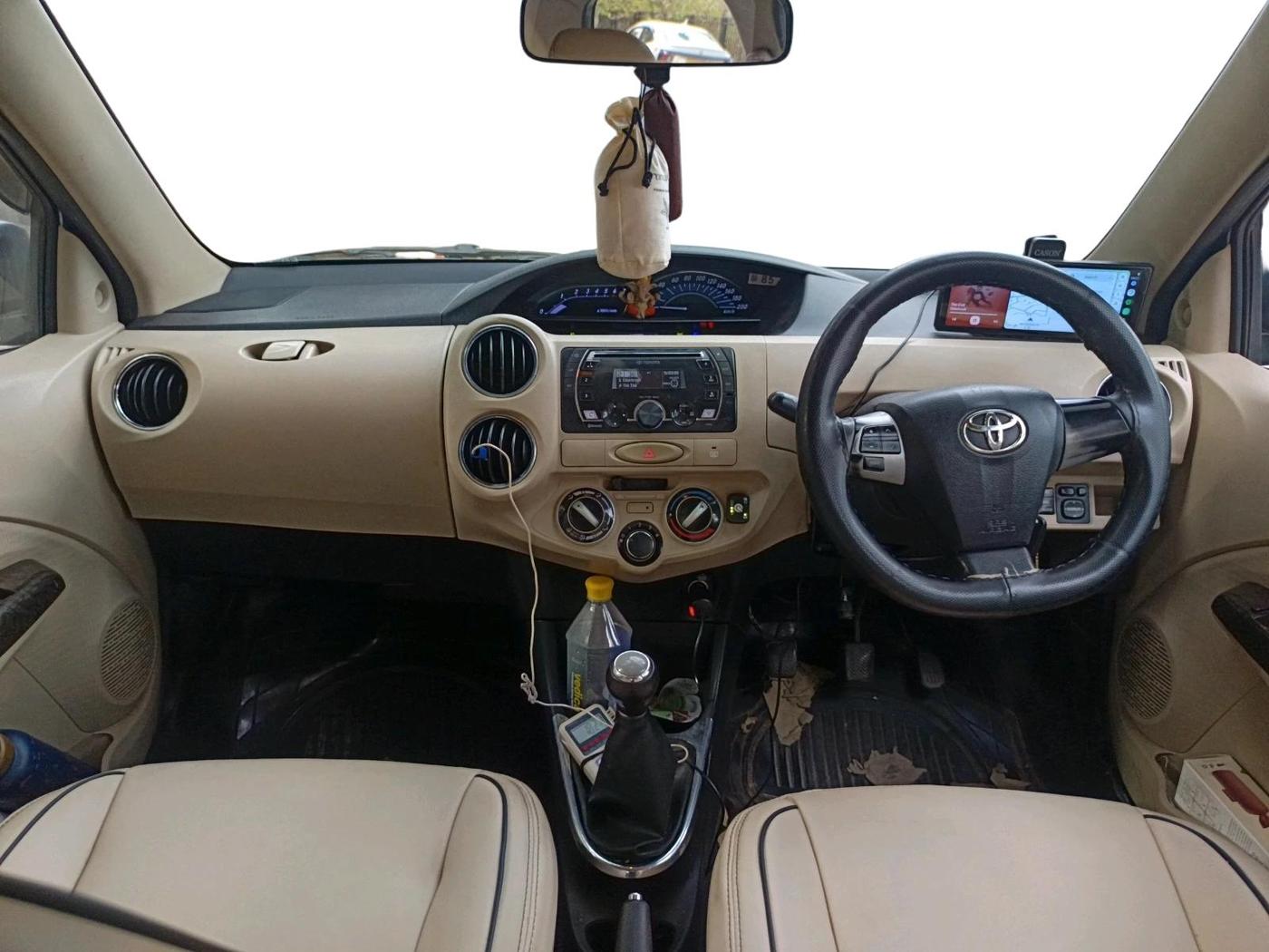 2016 Toyota Etios VX, CNG, Manual, 1,17,363 km, interior