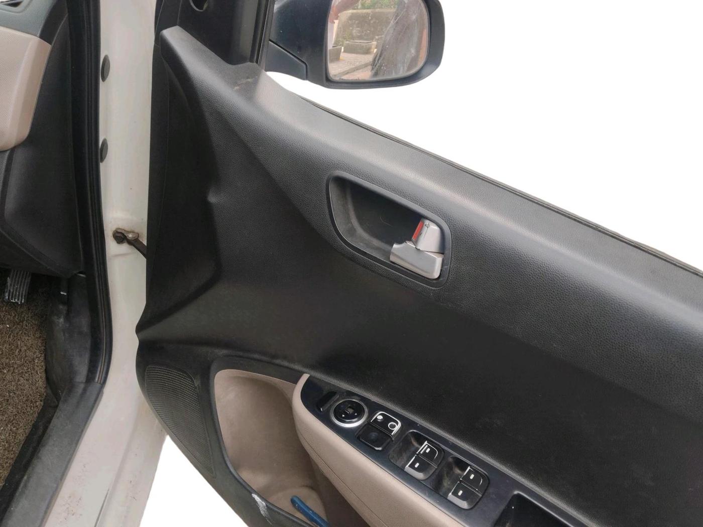 2016 Hyundai Xcent S 1.2, CNG, Manual, 2,39,030 km, interior