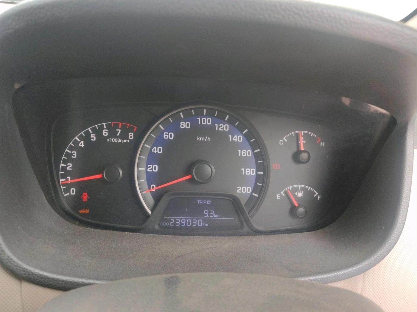2016 Hyundai Xcent S 1.2, CNG, Manual, 2,39,030 km, interior