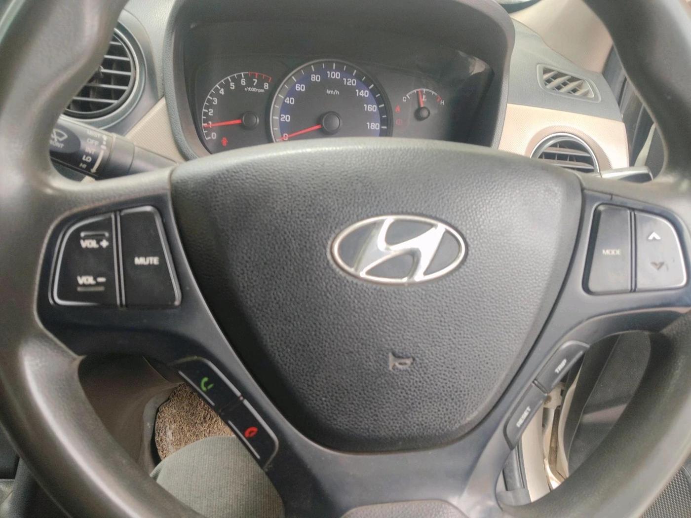 2016 Hyundai Xcent S 1.2, CNG, Manual, 2,39,030 km, interior