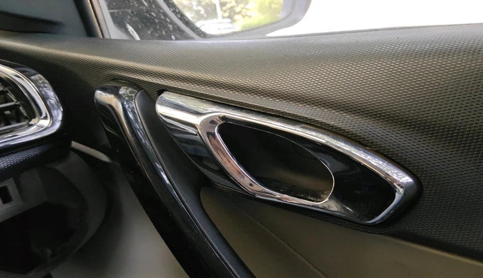 2016 Tata Tiago XZ PETROL, Petrol, Manual, 94,178 km, interior