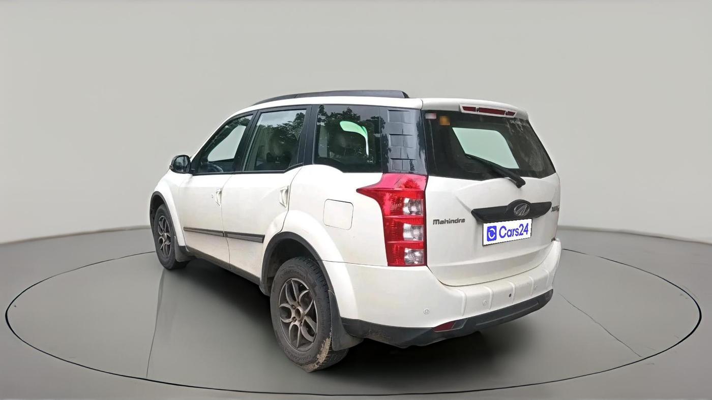2017 Mahindra XUV500 W6, Diesel, Manual, 1,18,508 km, exterior