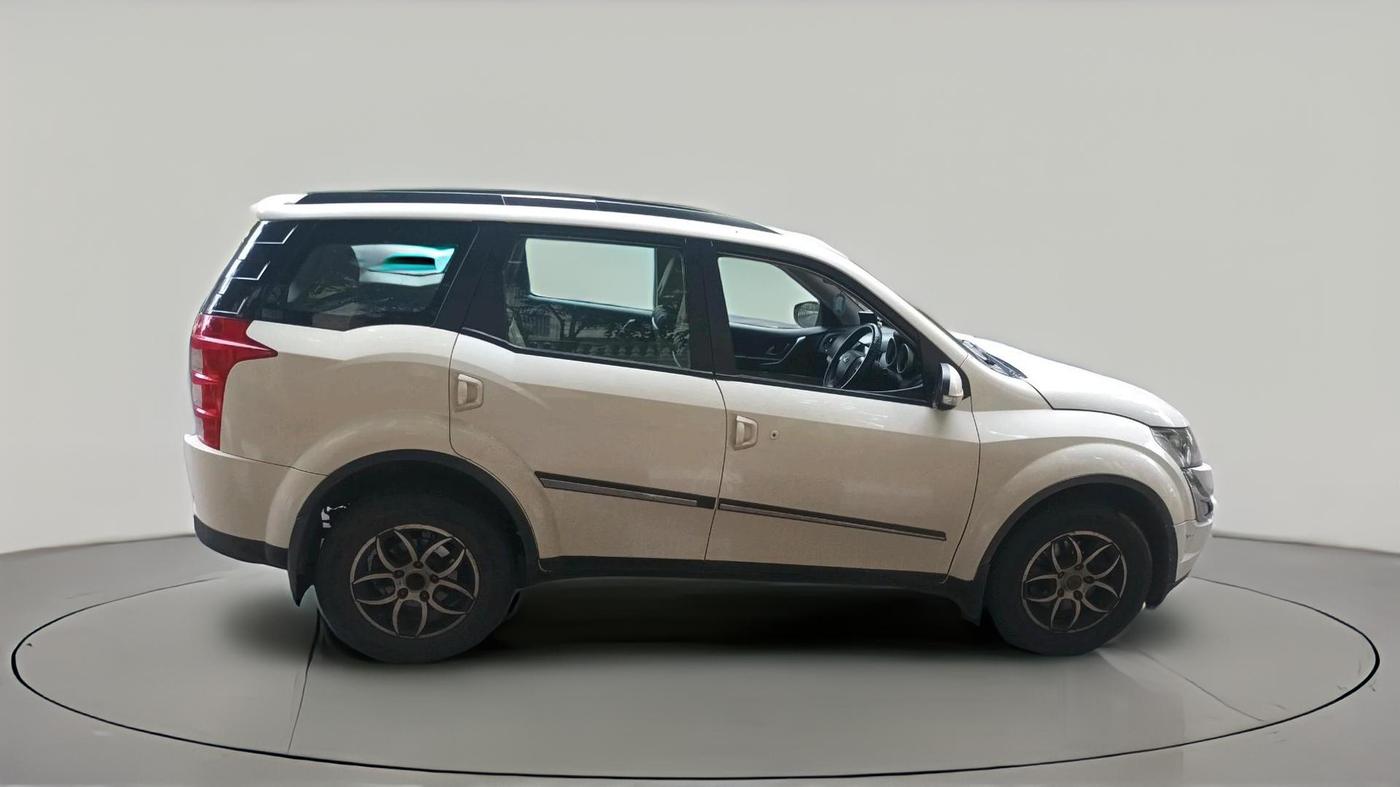 2017 Mahindra XUV500 W6, Diesel, Manual, 1,18,508 km, exterior