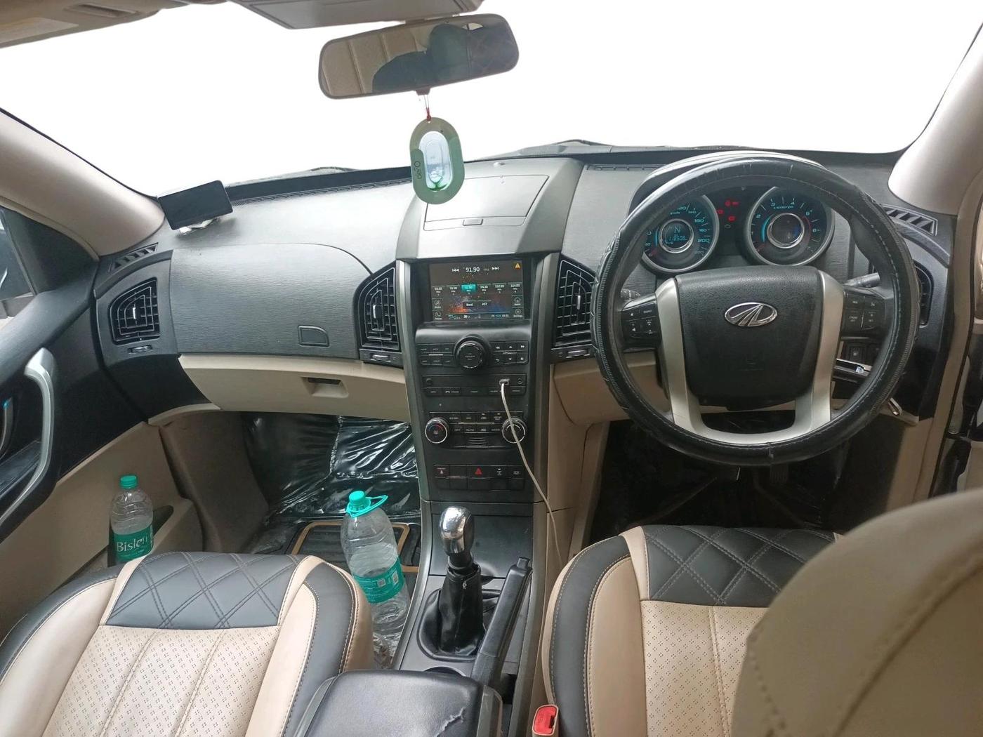 2017 Mahindra XUV500 W6, Diesel, Manual, 1,18,508 km, interior