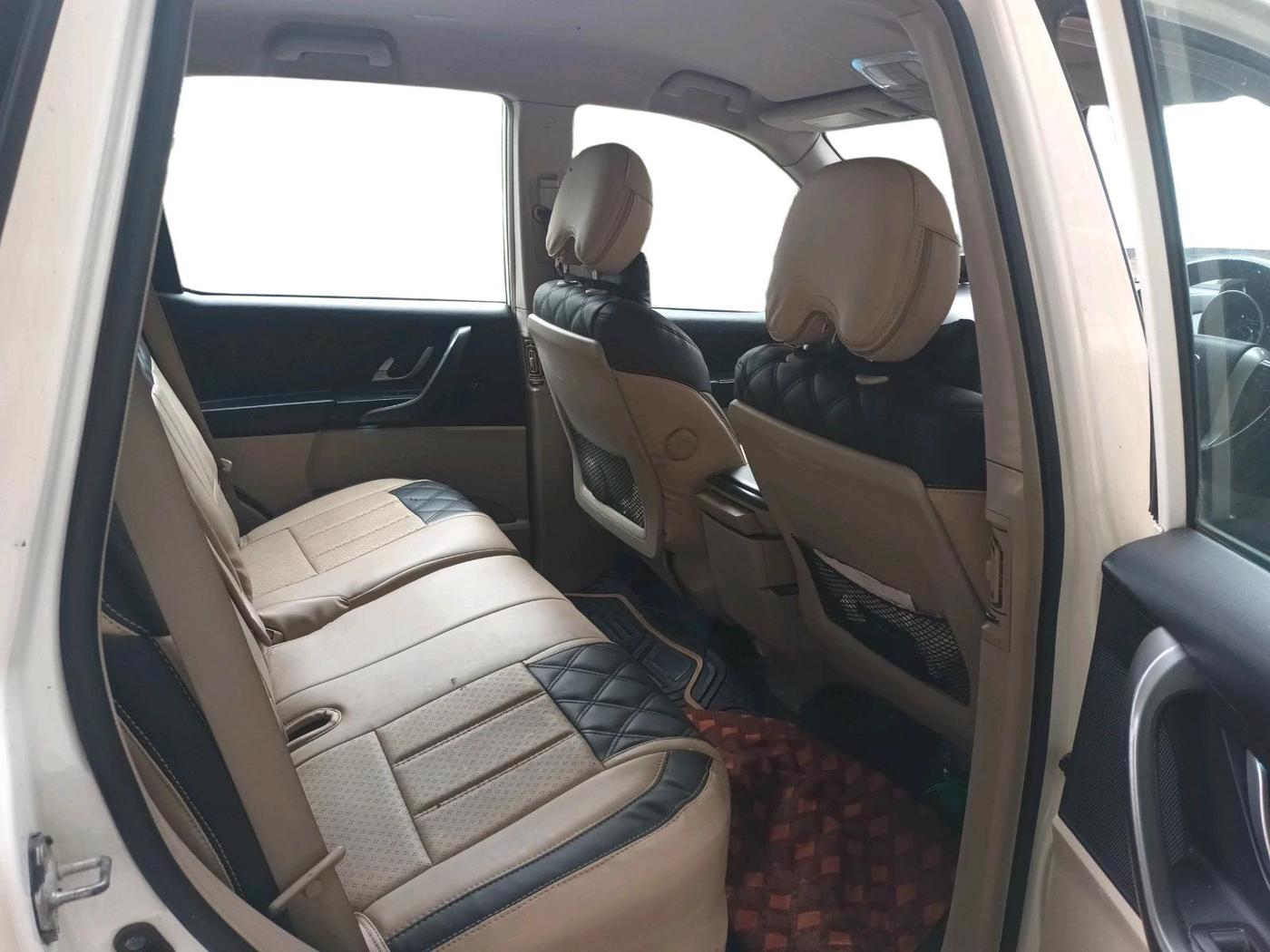 2017 Mahindra XUV500 W6, Diesel, Manual, 1,18,508 km, interior