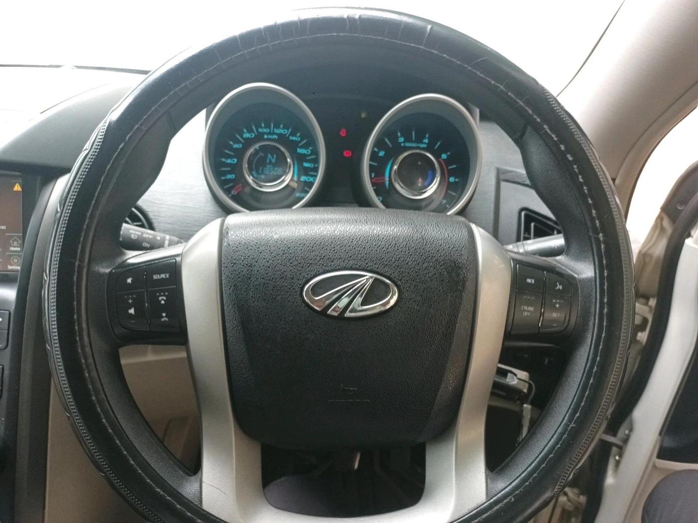 2017 Mahindra XUV500 W6, Diesel, Manual, 1,18,508 km, interior