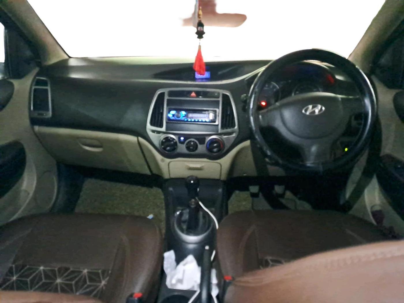 2012 Hyundai i20 MAGNA 1.2, CNG, Manual, 1,34,289 km, interior