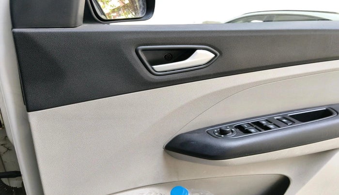 2024 Renault TRIBER RXZ AMT, Petrol, Automatic, 15,129 km, interior