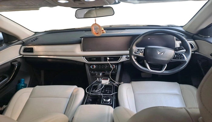 2022 Mahindra XUV700 AX 7 LUXURY D AWD AT 7 STR, Diesel, Automatic, 1,33,277 km, interior