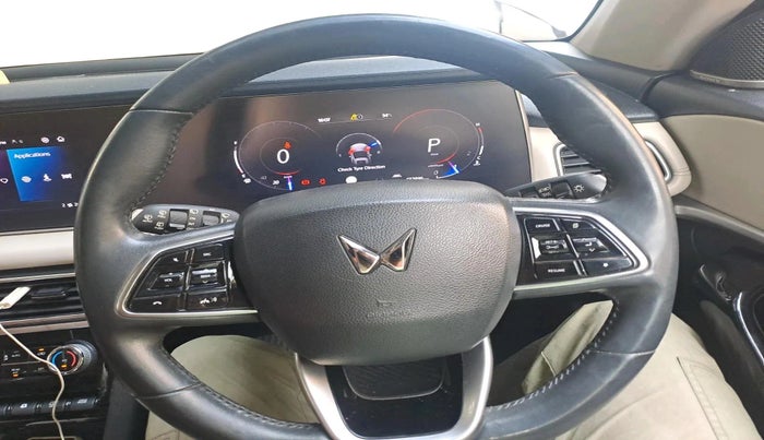 2022 Mahindra XUV700 AX 7 LUXURY D AWD AT 7 STR, Diesel, Automatic, 1,33,277 km, interior