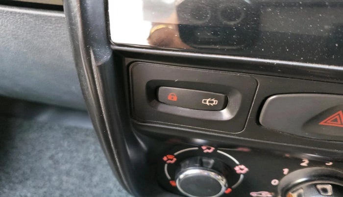 2012 Renault Duster 85 PS RXL DIESEL, Diesel, Manual, 1,17,708 km, interior