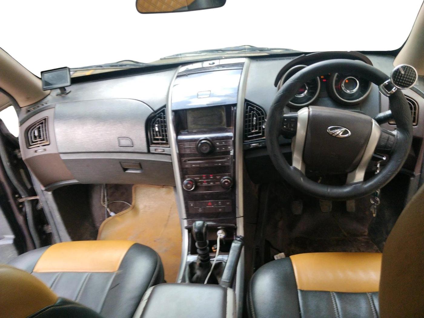 2011 Mahindra XUV500 W8, Diesel, Manual, 1,67,332 km, interior
