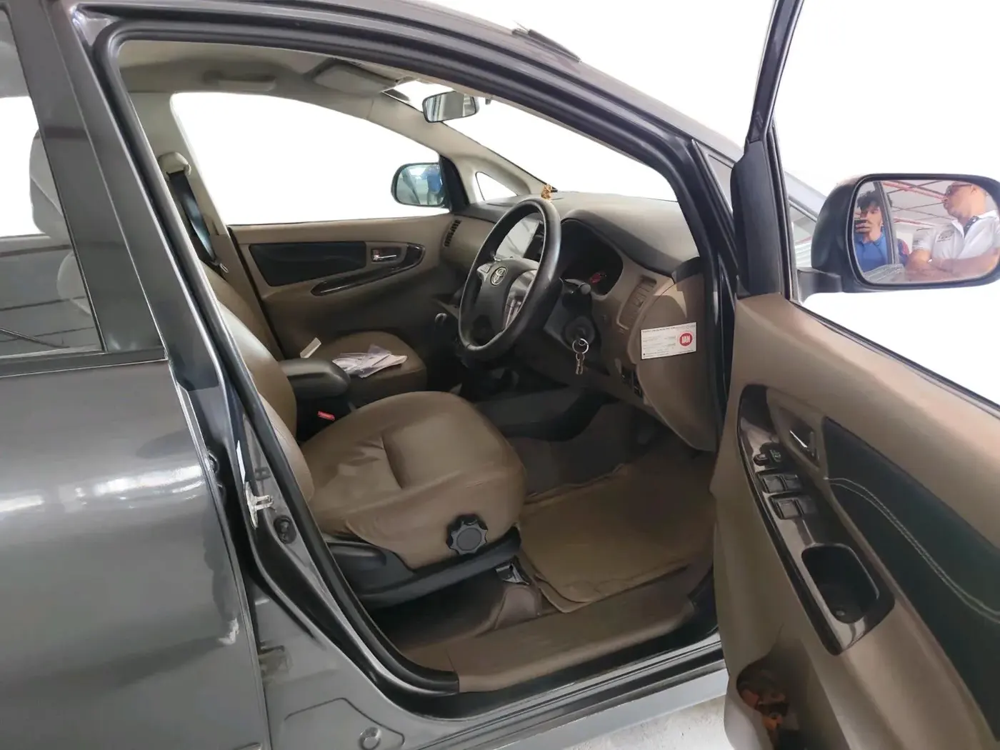 2015 Toyota Innova 2.5 VX 7 STR, Diesel, Manual, 2,07,411 km, interior