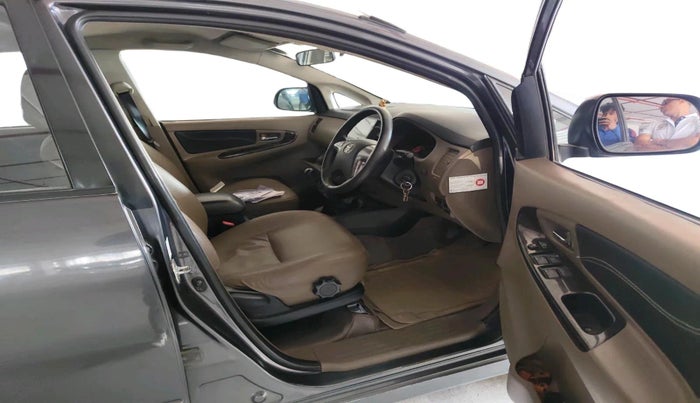 2015 Toyota Innova 2.5 VX 7 STR, Diesel, Manual, 2,07,411 km, interior