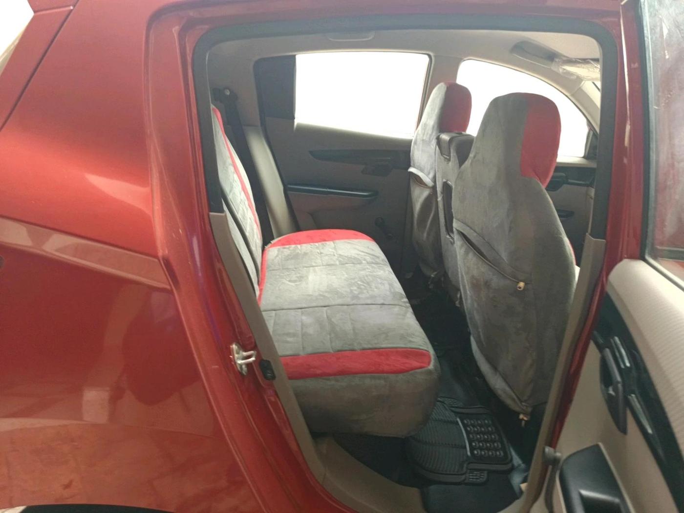 2017 Mahindra Kuv100 K2 6 STR, Petrol, Manual, 5,371 km, interior