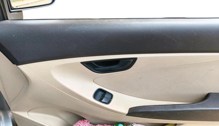 2013 Hyundai Eon MAGNA +, Petrol, Manual, 64,671 km, interior