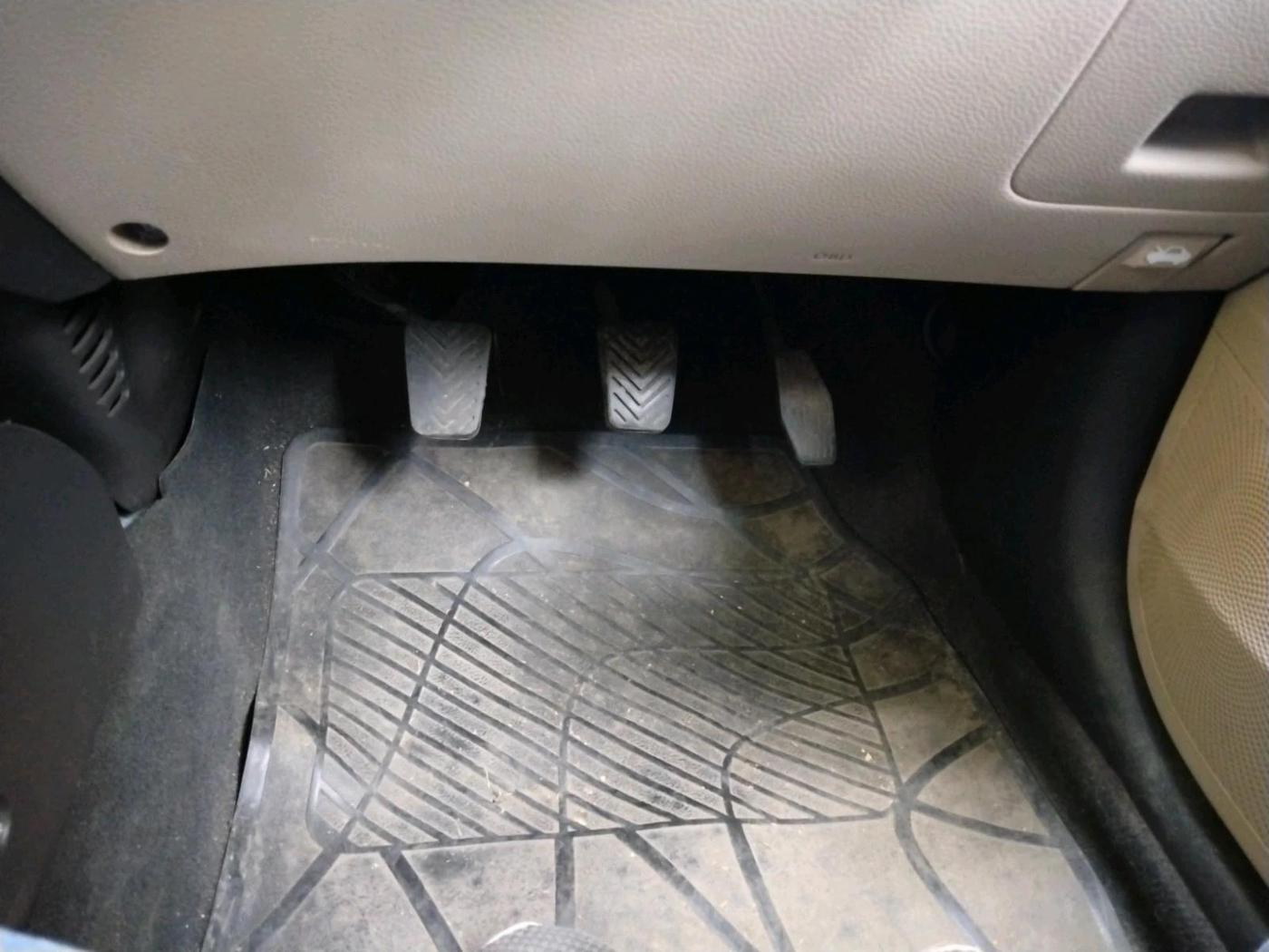 2012 Hyundai Eon MAGNA +, Petrol, Manual, 80,050 km, interior