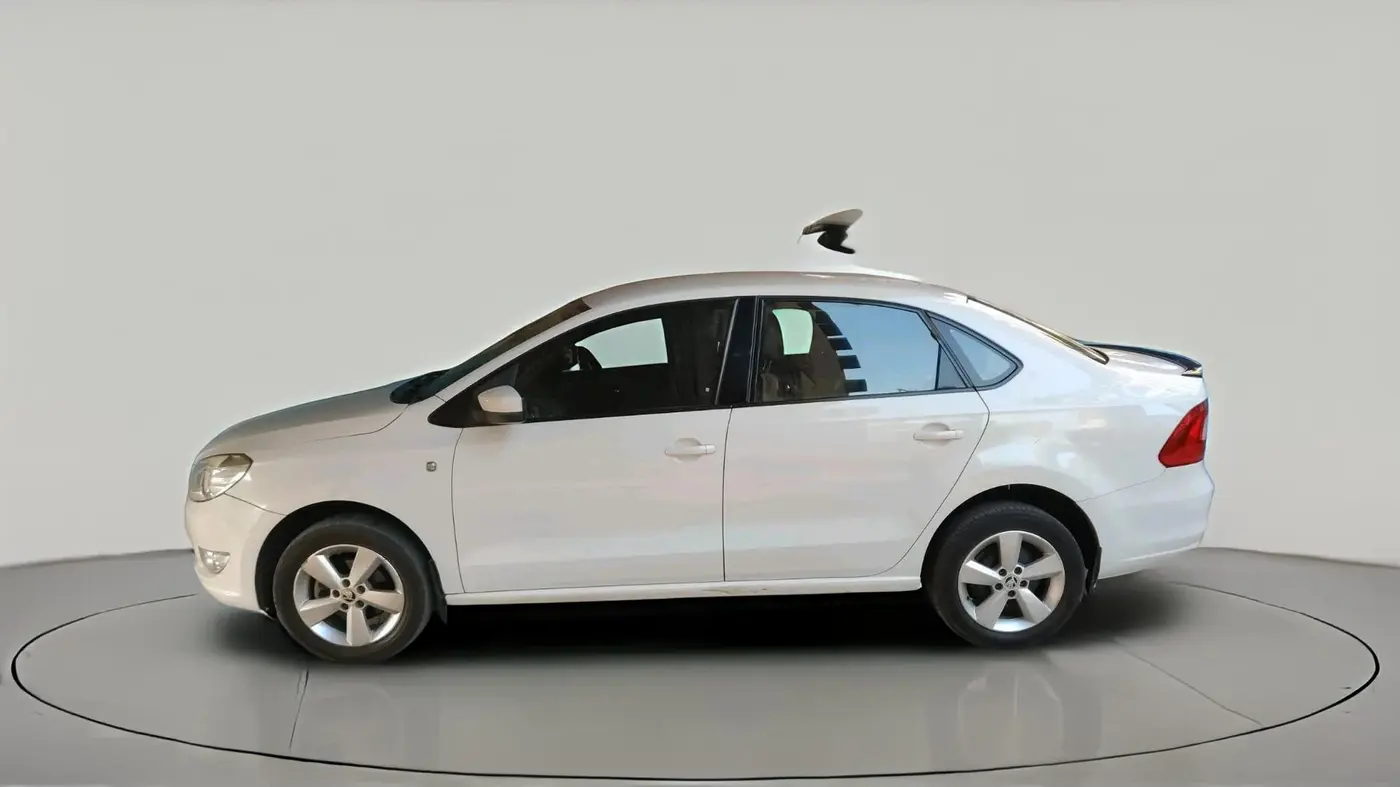 2015 Skoda Rapid Elegance 1.6 MPI AT, Petrol, Automatic, 66,812 km, exterior