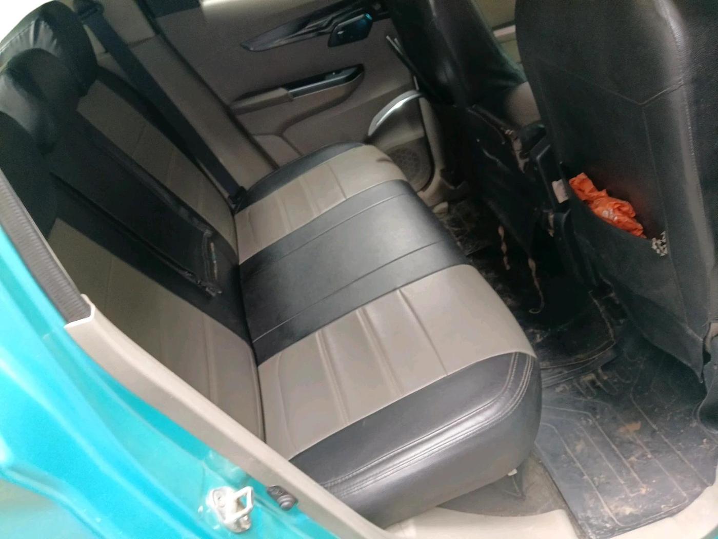2016 Mahindra Kuv100 K6 6 STR, Petrol, Manual, 1,06,018 km, interior