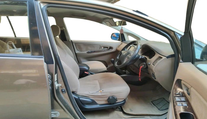 2015 Toyota Innova 2.5 VX 7 STR, Diesel, Manual, 1,58,153 km, interior