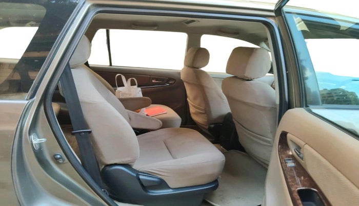 2015 Toyota Innova 2.5 VX 7 STR, Diesel, Manual, 1,58,153 km, interior