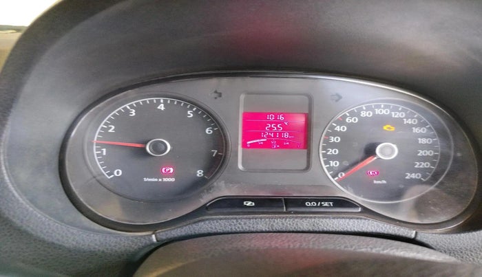 2013 Volkswagen Polo HIGHLINE1.2L, Petrol, Manual, 1,25,114 km, interior