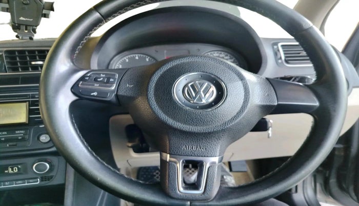 2013 Volkswagen Polo HIGHLINE1.2L, Petrol, Manual, 1,25,114 km, interior