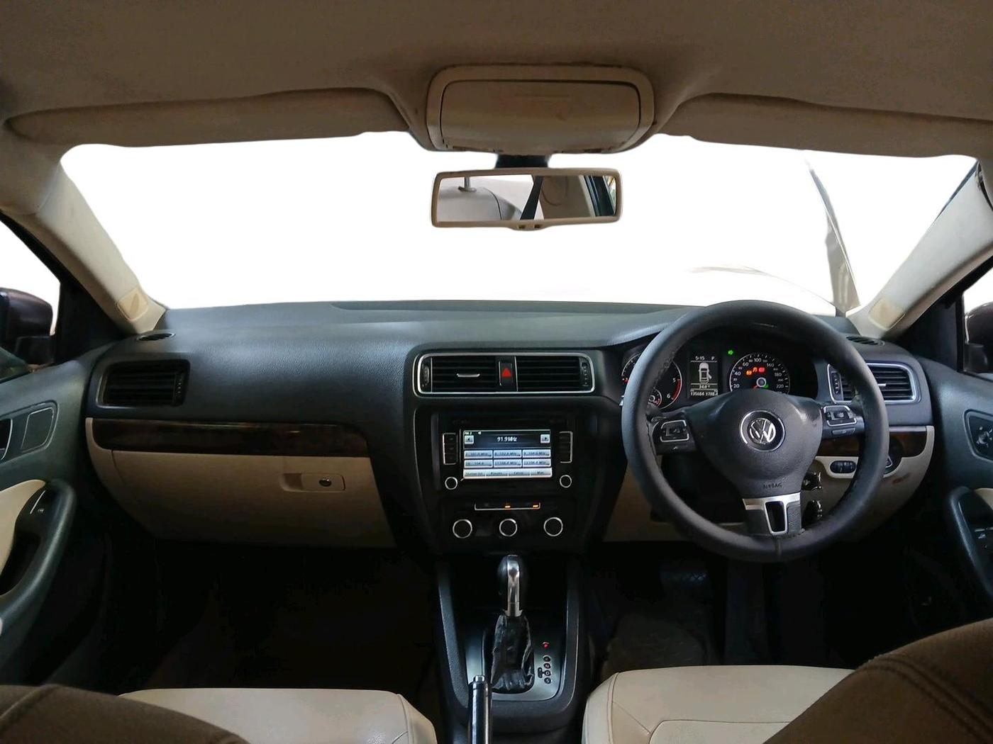 2012 Volkswagen Jetta HIGHLINE TDI AT, Diesel, Automatic, 1,35,684 km, interior