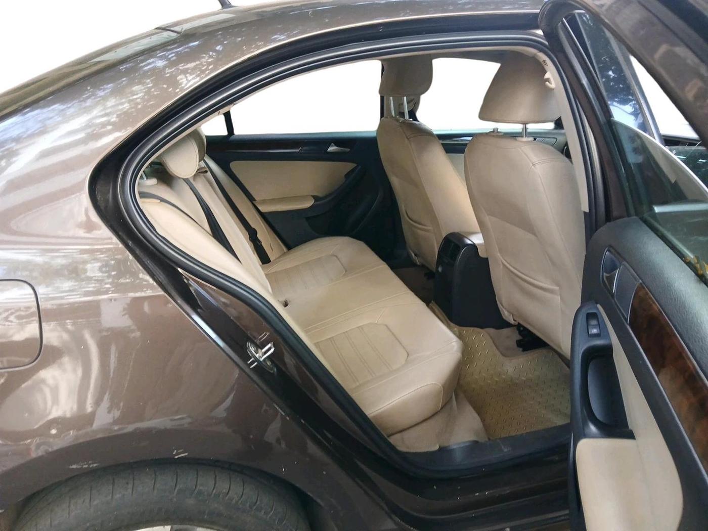 2012 Volkswagen Jetta HIGHLINE TDI AT, Diesel, Automatic, 1,35,684 km, interior