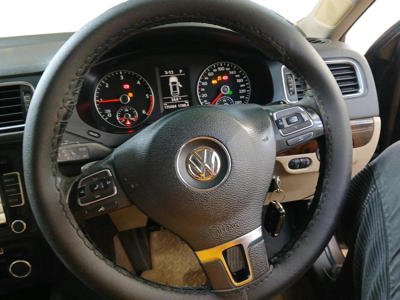 2012 Volkswagen Jetta HIGHLINE TDI AT, Diesel, Automatic, 1,35,684 km, interior