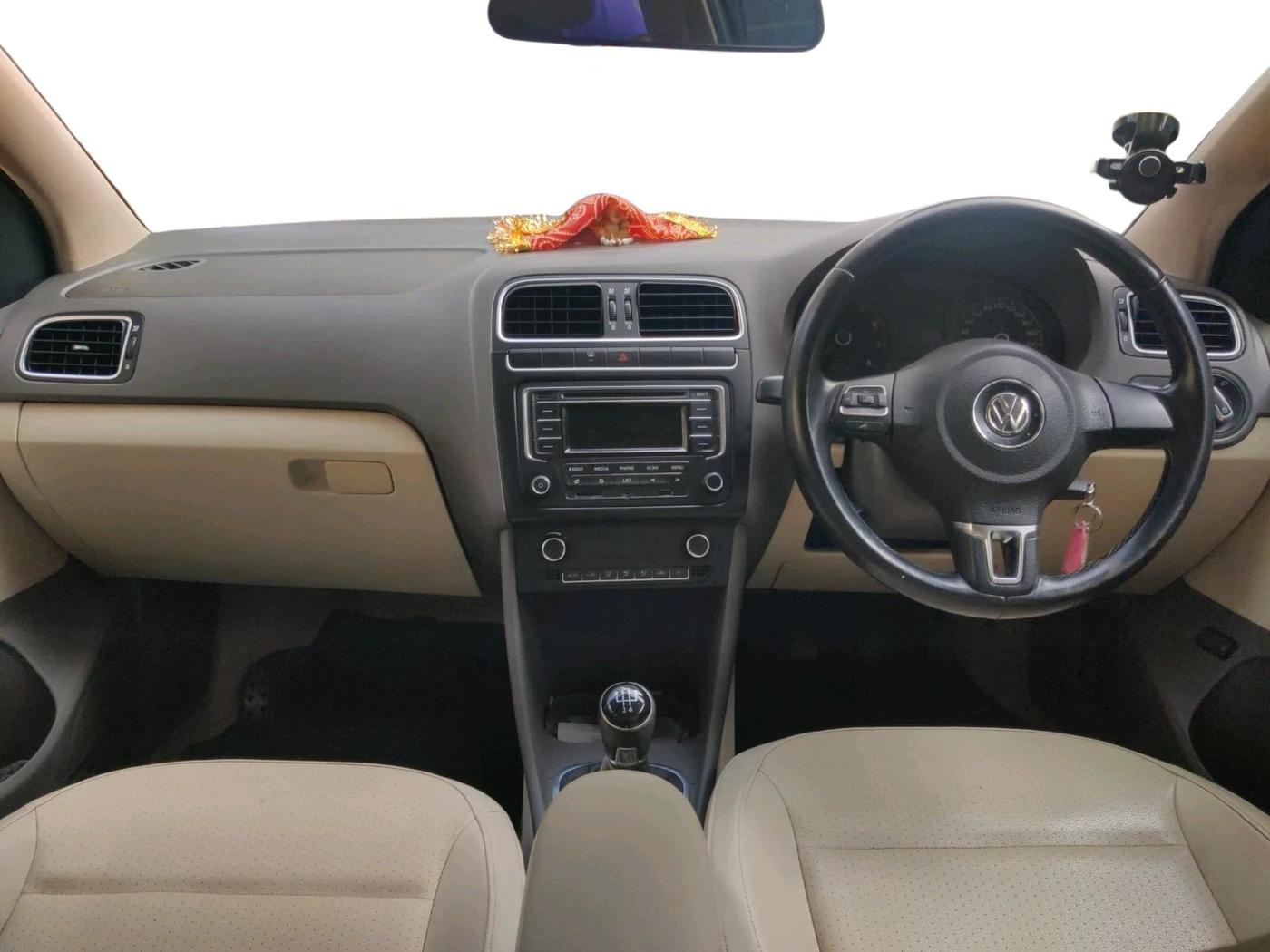 2013 Volkswagen Vento HIGHLINE 1.6 MPI, Petrol, Manual, 97,297 km, interior