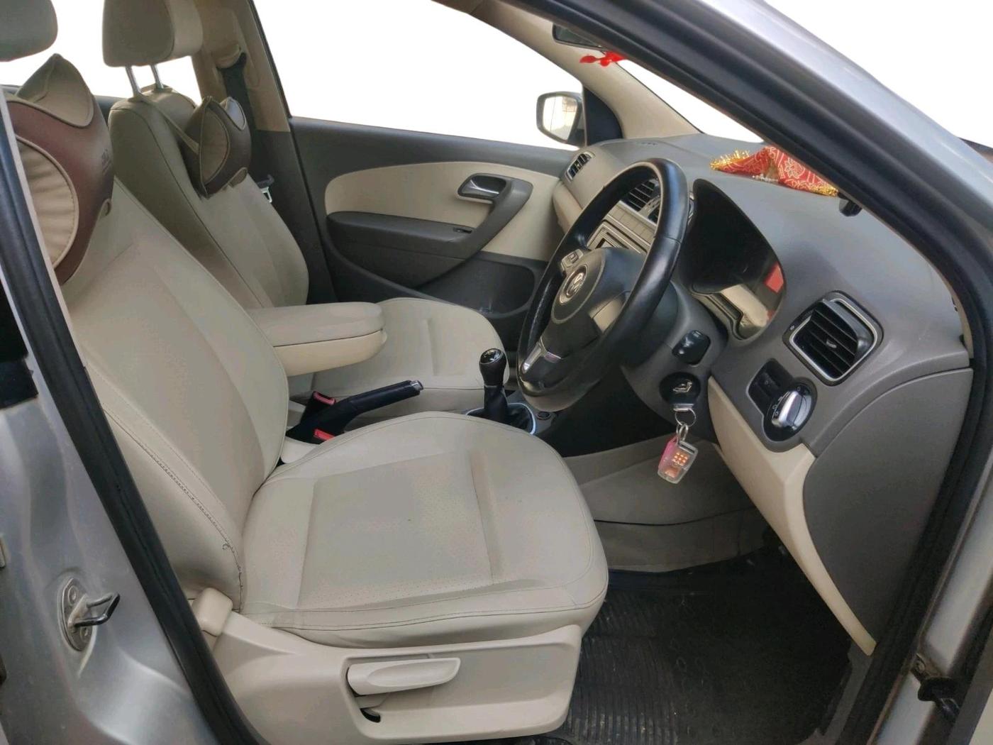 2013 Volkswagen Vento HIGHLINE 1.6 MPI, Petrol, Manual, 97,297 km, interior