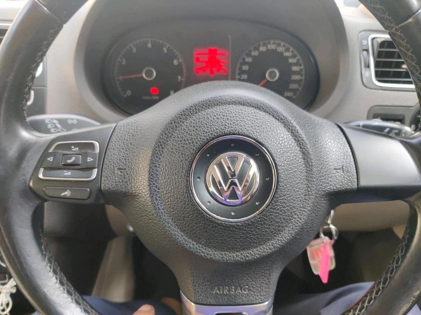 2013 Volkswagen Vento HIGHLINE 1.6 MPI, Petrol, Manual, 97,297 km, interior