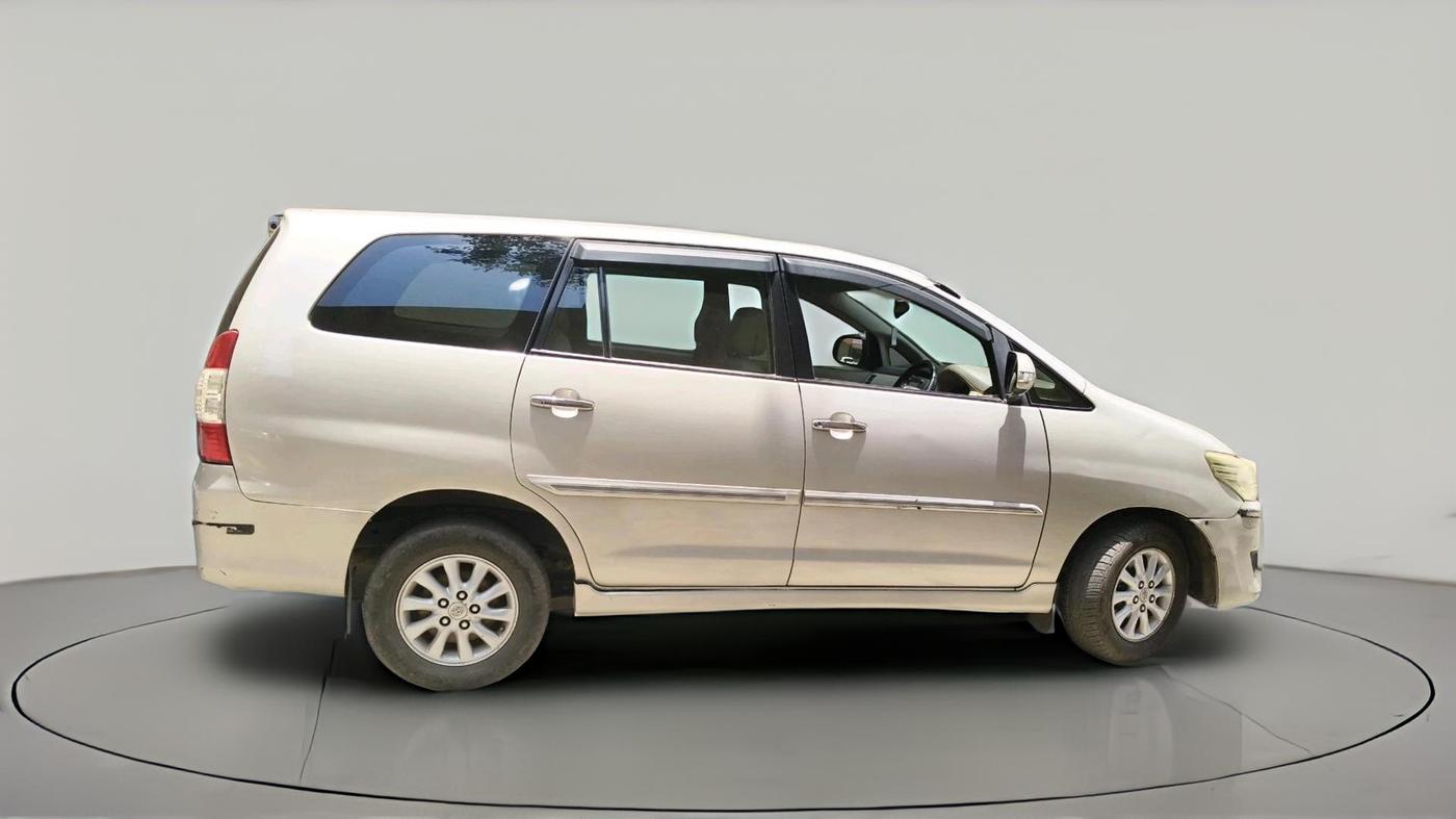 2012 Toyota Innova 2.5 VX 8 STR, Diesel, Manual, 1,70,922 km, exterior