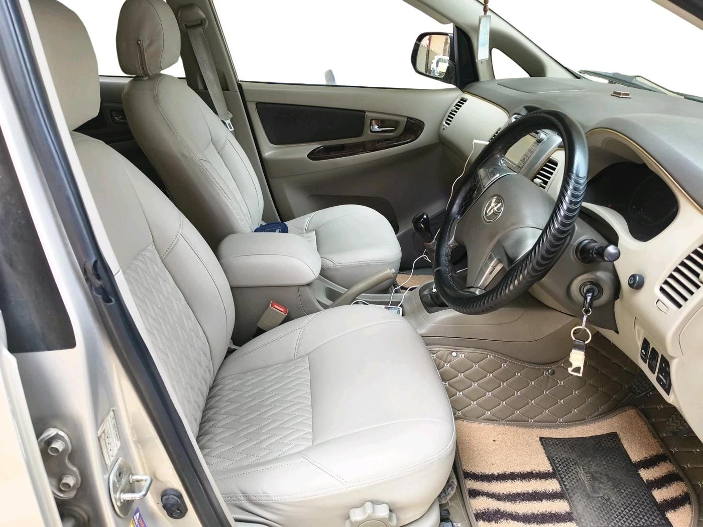 2012 Toyota Innova 2.5 VX 8 STR, Diesel, Manual, 1,70,922 km, interior