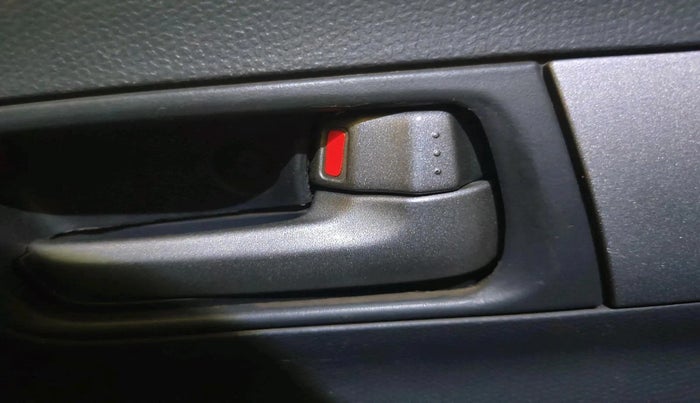 2009 Maruti Swift ZXI 1.3, Petrol, Manual, 82,877 km, interior