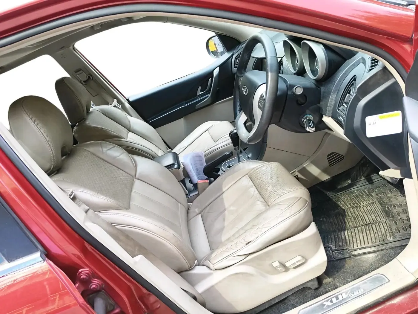 2016 Mahindra XUV500 W10 AT, Diesel, Automatic, 1,59,390 km, interior