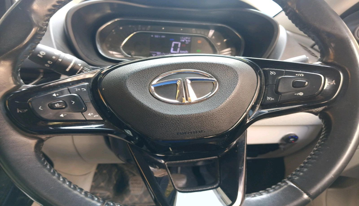 2020 Tata NEXON XZ PLUS (O) PETROL, CNG, Manual, 72,129 km, interior